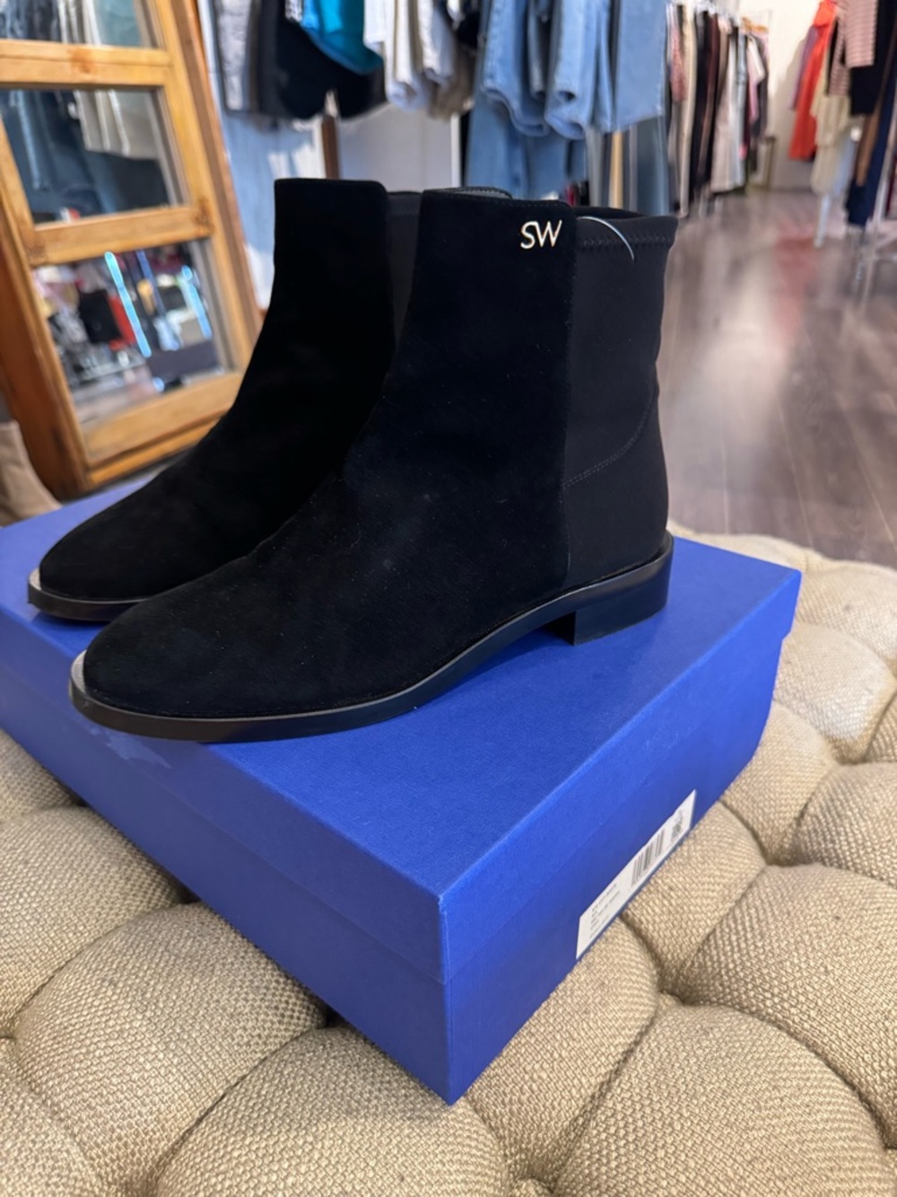 Excellent cond Stuart weitzman Suede Ankle Boots with SW Initials 7.5